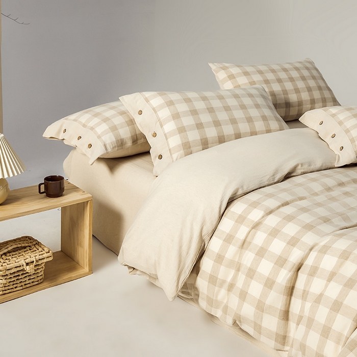 91家纺网 家纺一手货源 找家纺 （总）贝尔 PELLHOME 简约格子纽扣棉麻透气舒适亚麻四件套床单被套场景一（可抖音代发）