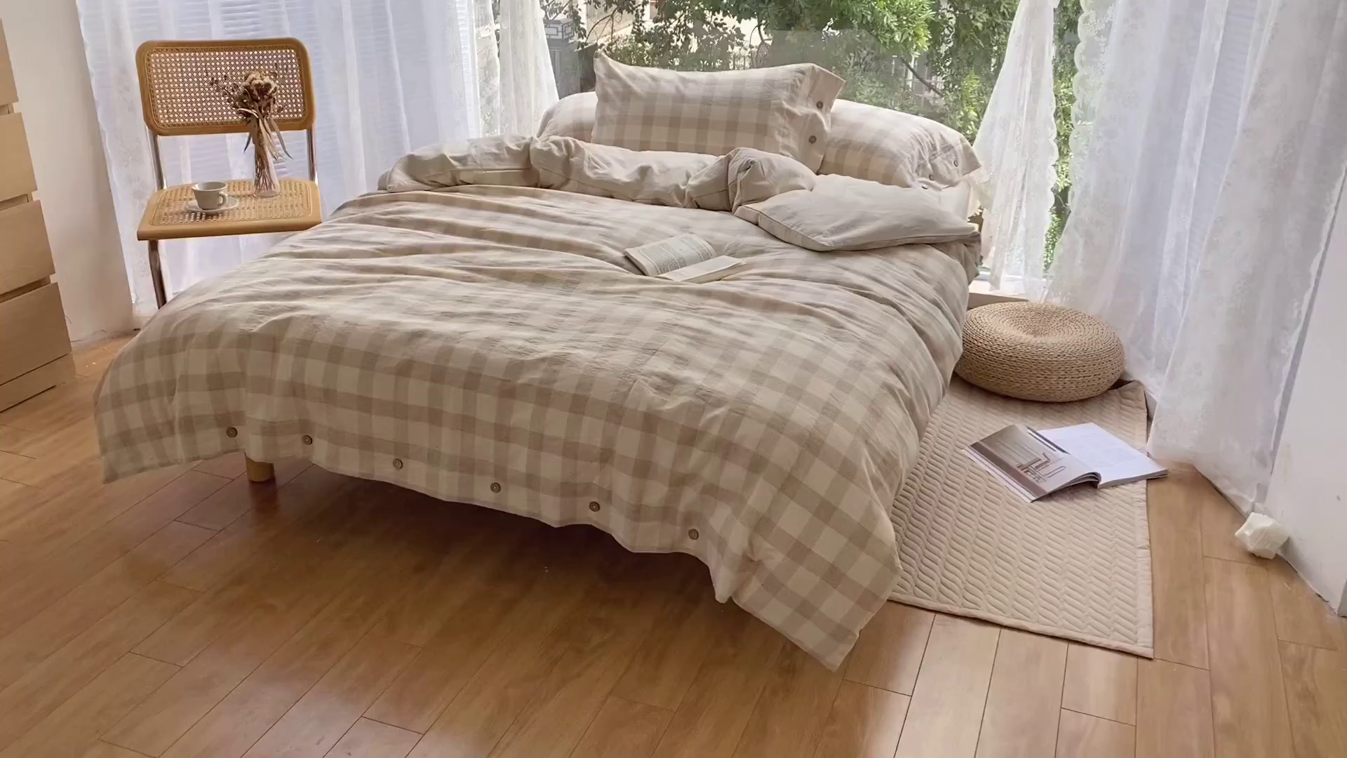91家纺网 家纺一手货源 找家纺 （总）贝尔 PELLHOME 简约格子纽扣棉麻透气舒适亚麻四件套床单被套场景二（可抖音代发）