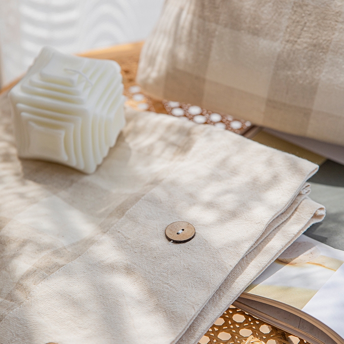 91家纺网 家纺一手货源 找家纺 （总）贝尔 PELLHOME 简约格子纽扣棉麻透气舒适亚麻四件套床单被套场景二（可抖音代发）