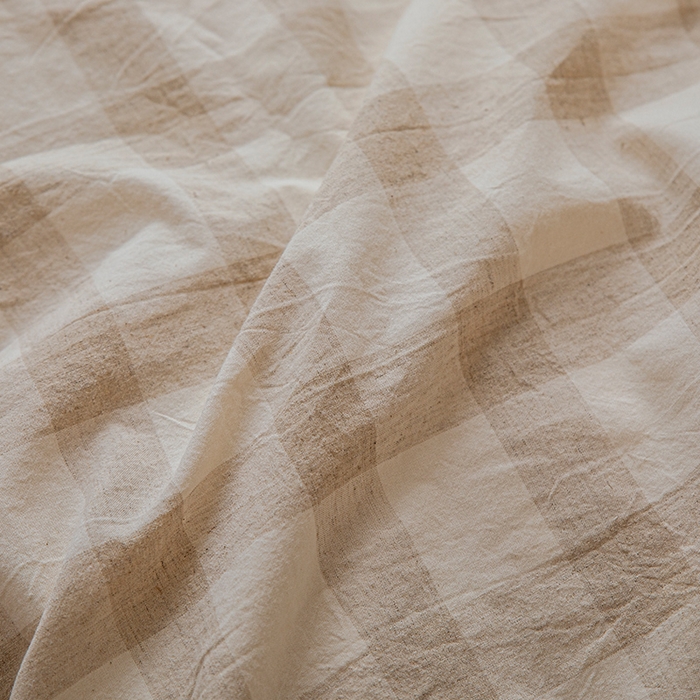 91家纺网 家纺一手货源 找家纺 （总）贝尔 PELLHOME 简约格子纽扣棉麻透气舒适亚麻四件套床单被套场景二（可抖音代发）