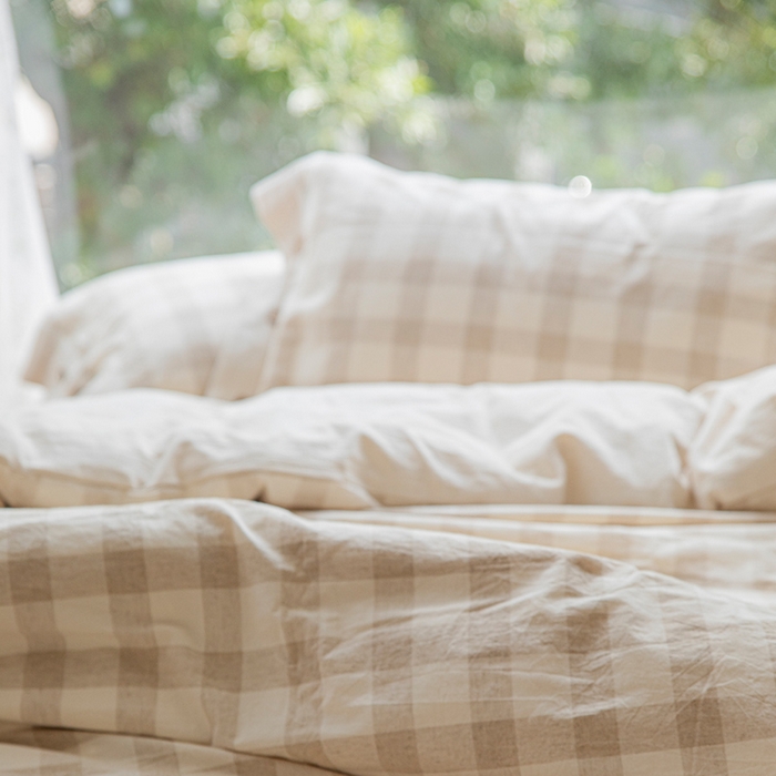 91家纺网 家纺一手货源 找家纺 （总）贝尔 PELLHOME 简约格子纽扣棉麻透气舒适亚麻四件套床单被套场景二（可抖音代发）