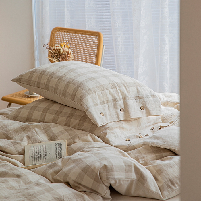 91家纺网 家纺一手货源 找家纺 贝尔 PELLHOME 简约格子纽扣棉麻透气舒适亚麻四件套床单被套场景二（可抖音代发） 曲奇咖