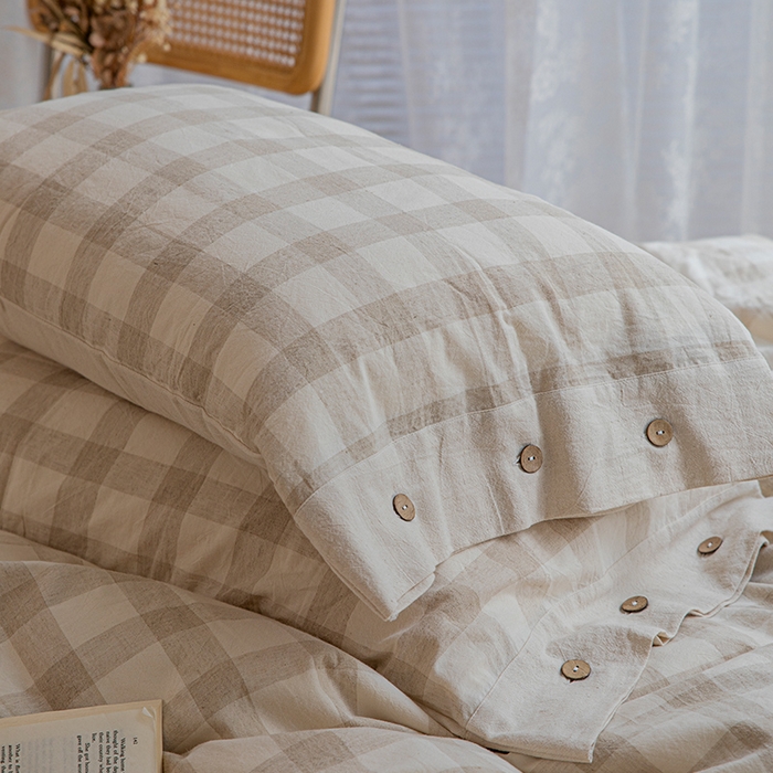 91家纺网 家纺一手货源 找家纺 贝尔 PELLHOME 简约格子纽扣棉麻透气舒适亚麻四件套床单被套场景二（可抖音代发） 曲奇咖