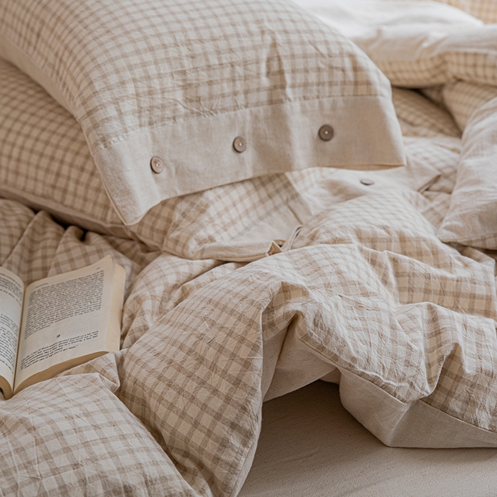 91家纺网 家纺一手货源 找家纺 贝尔 PELLHOME 简约格子纽扣棉麻透气舒适亚麻四件套床单被套场景二（可抖音代发） 星格咖