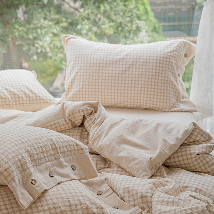 91家纺网 家纺一手货源 找家纺 贝尔 PELLHOME 简约格子纽扣棉麻透气舒适亚麻四件套床单被套场景二（可抖音代发） 星格咖