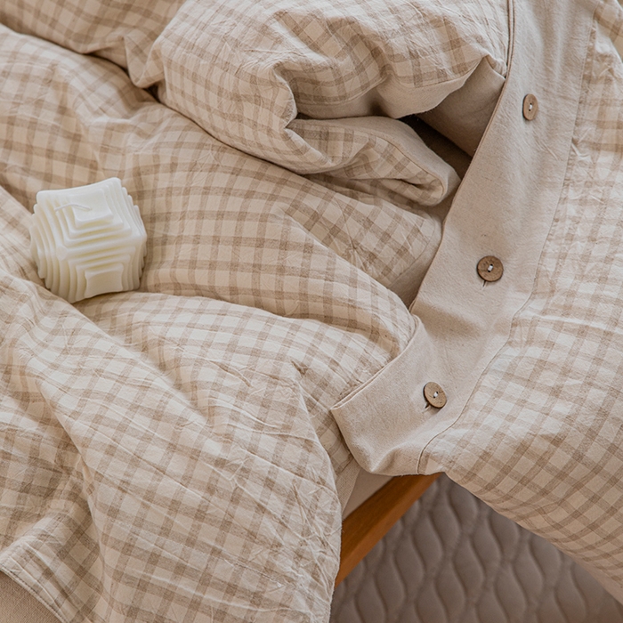 91家纺网 家纺一手货源 找家纺 贝尔 PELLHOME 简约格子纽扣棉麻透气舒适亚麻四件套床单被套场景二（可抖音代发） 星格咖