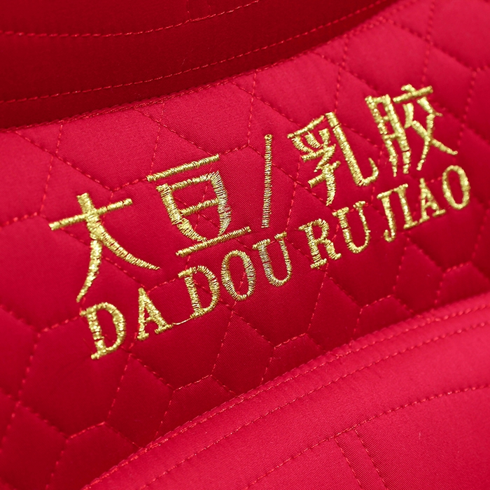 91家纺网 家纺一手货源 找家纺 （总）仁宇枕业 2025新款新品 大红婚庆结婚庆婚礼喜庆情侣枕头大红大豆乳胶功能枕头枕芯