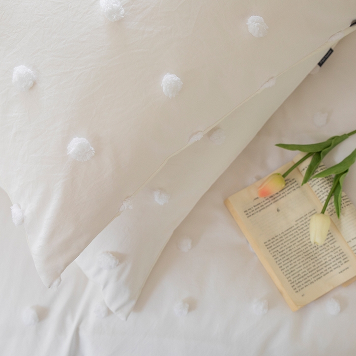 91家纺网 家纺一手货源 找家纺 贝尔 PELLHOME 复古风毛球剪花日式简约套件全棉水洗棉纯素色四件套（春节不打烊) 球球-奶白