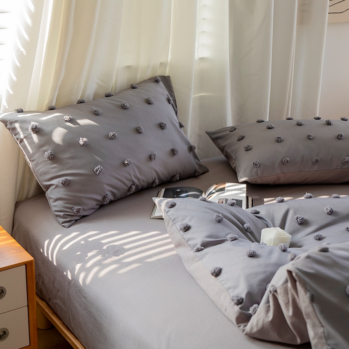 91家纺网 家纺一手货源 找家纺 贝尔 PELLHOME 复古风毛球剪花日式简约套件全棉水洗棉纯素色四件套（春节不打烊) 球球-绅士灰