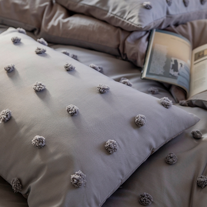 91家纺网 家纺一手货源 找家纺 贝尔 PELLHOME 复古风毛球剪花日式简约套件全棉水洗棉纯素色四件套（春节不打烊) 球球-绅士灰