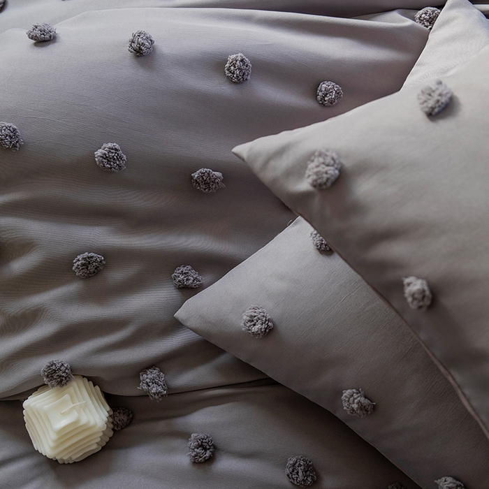 91家纺网 家纺一手货源 找家纺 贝尔 PELLHOME 复古风毛球剪花日式简约套件全棉水洗棉纯素色四件套（春节不打烊) 球球-绅士灰