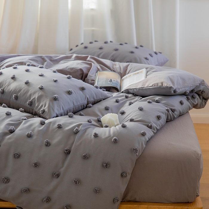 91家纺网 家纺一手货源 找家纺 贝尔 PELLHOME 复古风毛球剪花日式简约套件全棉水洗棉纯素色四件套（春节不打烊) 球球-绅士灰