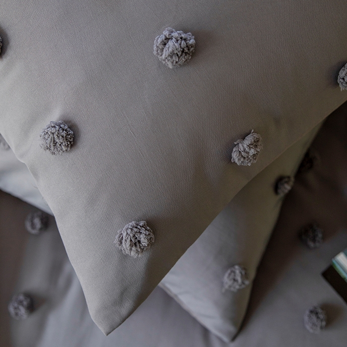 91家纺网 家纺一手货源 找家纺 贝尔 PELLHOME 复古风毛球剪花日式简约套件全棉水洗棉纯素色四件套（春节不打烊) 球球-绅士灰