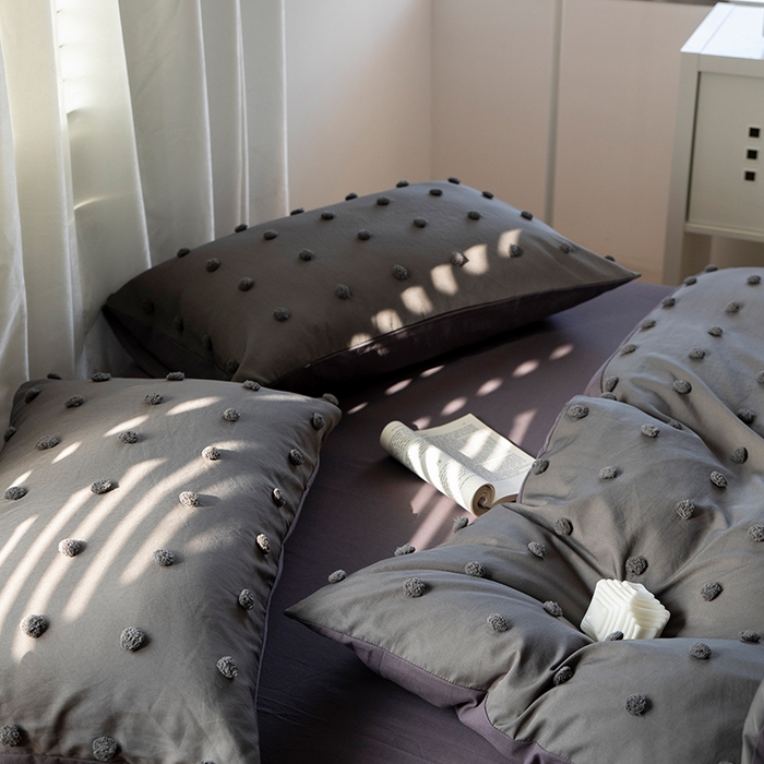 91家纺网 家纺一手货源 找家纺 贝尔 PELLHOME 复古风毛球剪花日式简约套件全棉水洗棉纯素色四件套（春节不打烊) 球球-深灰