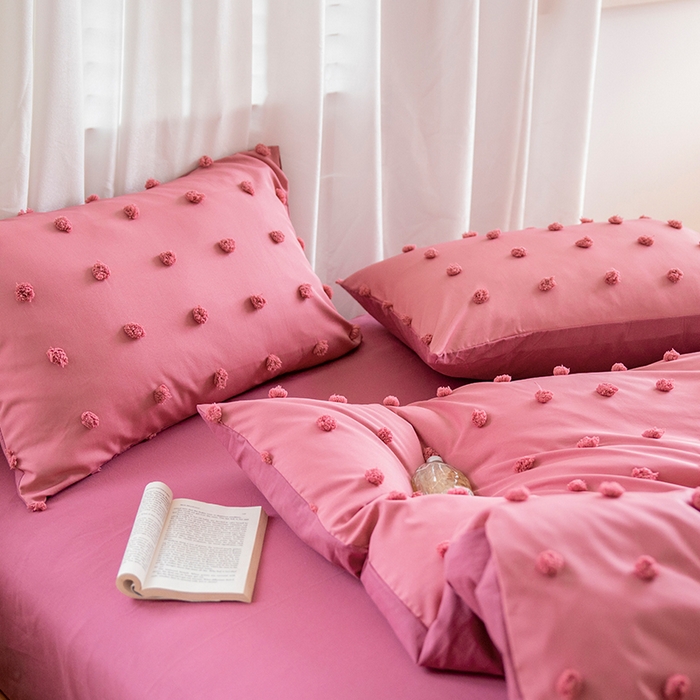 91家纺网 家纺一手货源 找家纺 贝尔 PELLHOME 复古风毛球剪花日式简约套件全棉水洗棉纯素色四件套（春节不打烊) 球球-嫣红