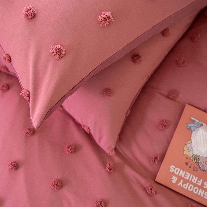 91家纺网 家纺一手货源 找家纺 贝尔 PELLHOME 复古风毛球剪花日式简约套件全棉水洗棉纯素色四件套（春节不打烊) 球球-嫣红