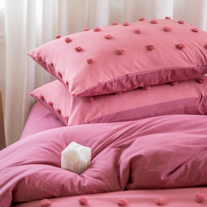 91家纺网 家纺一手货源 找家纺 贝尔 PELLHOME 复古风毛球剪花日式简约套件全棉水洗棉纯素色四件套（春节不打烊) 球球-嫣红