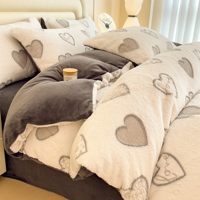 91家纺网 家纺一手货源 找家纺 （总）摩妮卡 2025新款A类加厚兔毛雕花牛奶绒四件套