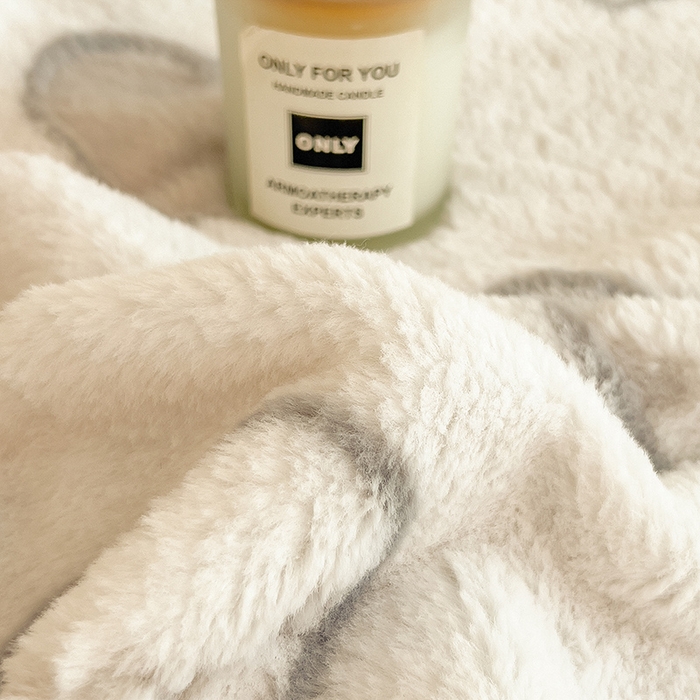 91家纺网 家纺一手货源 找家纺 摩妮卡 2025新款A类加厚兔毛雕花牛奶绒四件套 爱情爱心-灰