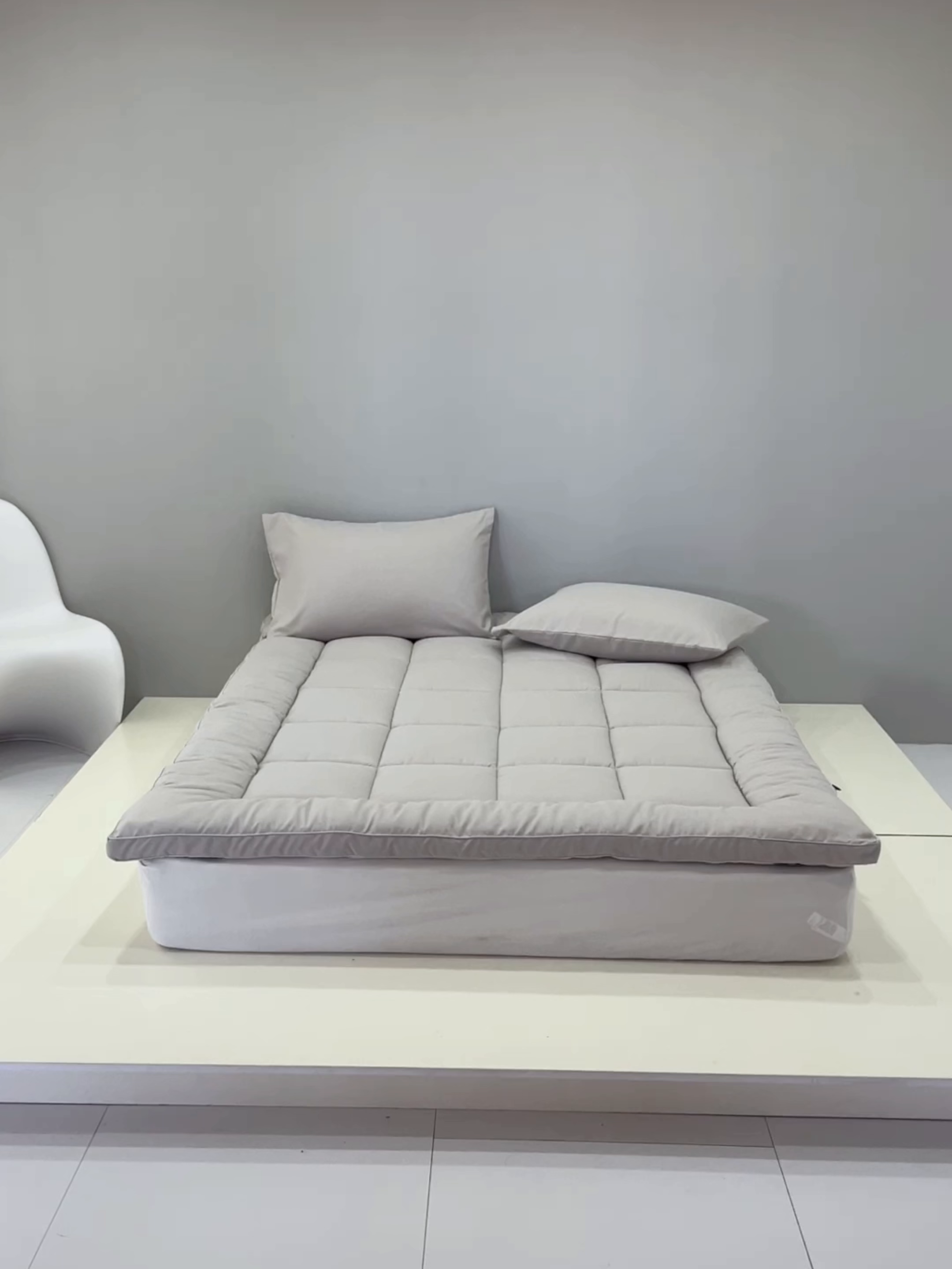 91家纺网 家纺一手货源 找家纺 三味舒屋 2025新款奶芙系列三防立体床褥（送枕套） 奶芙灰