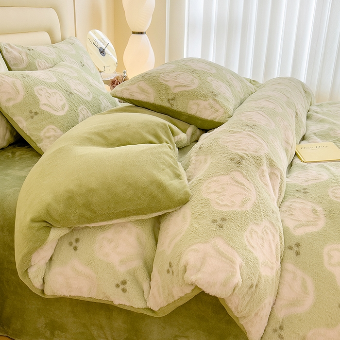 91家纺网 家纺一手货源 找家纺 摩妮卡 2025新款A类加厚兔毛雕花牛奶绒四件套 茶花-绿