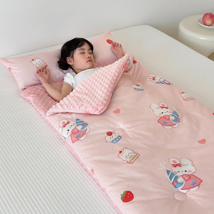 91家纺网 家纺一手货源 找家纺 嗨生活 2025秋冬加厚儿童睡袋全棉+豆豆绒一体防踢被儿童睡袋 萌小兔