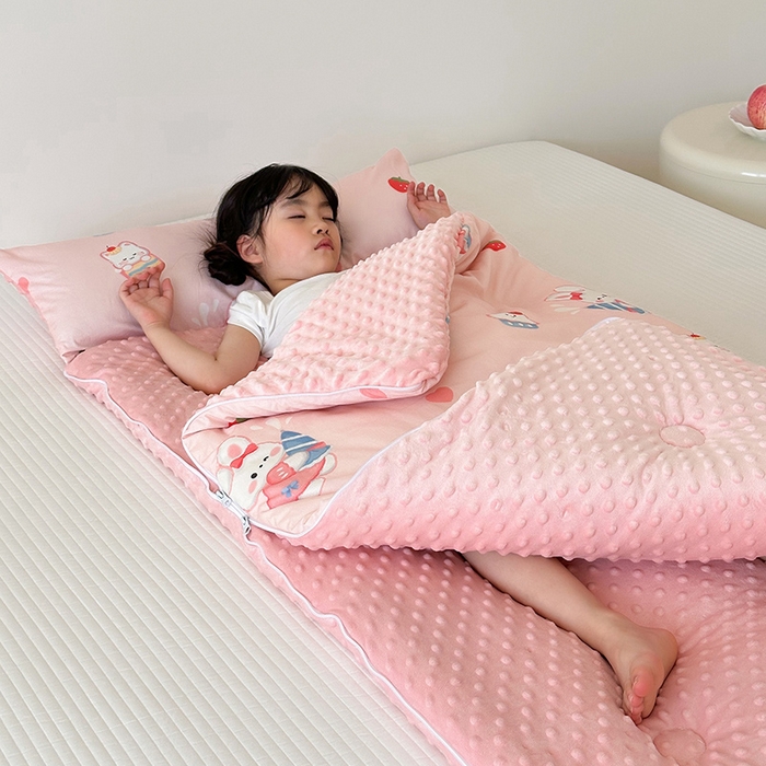 91家纺网 家纺一手货源 找家纺 嗨生活 2025秋冬加厚儿童睡袋全棉+豆豆绒一体防踢被儿童睡袋 萌小兔