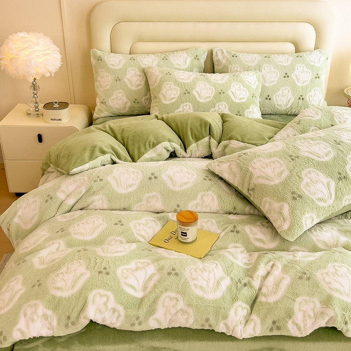 91家纺网 家纺一手货源 找家纺 摩妮卡 2025新款A类加厚兔毛雕花牛奶绒四件套 茶花-绿