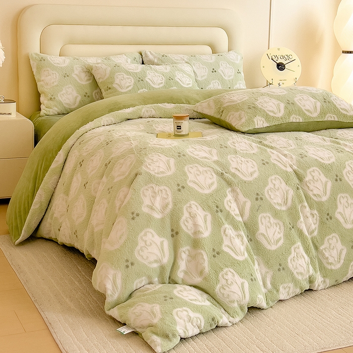 91家纺网 家纺一手货源 找家纺 摩妮卡 2025新款A类加厚兔毛雕花牛奶绒四件套 茶花-绿