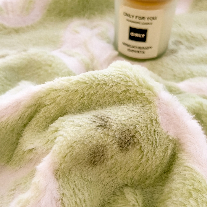 91家纺网 家纺一手货源 找家纺 摩妮卡 2025新款A类加厚兔毛雕花牛奶绒四件套 茶花-绿