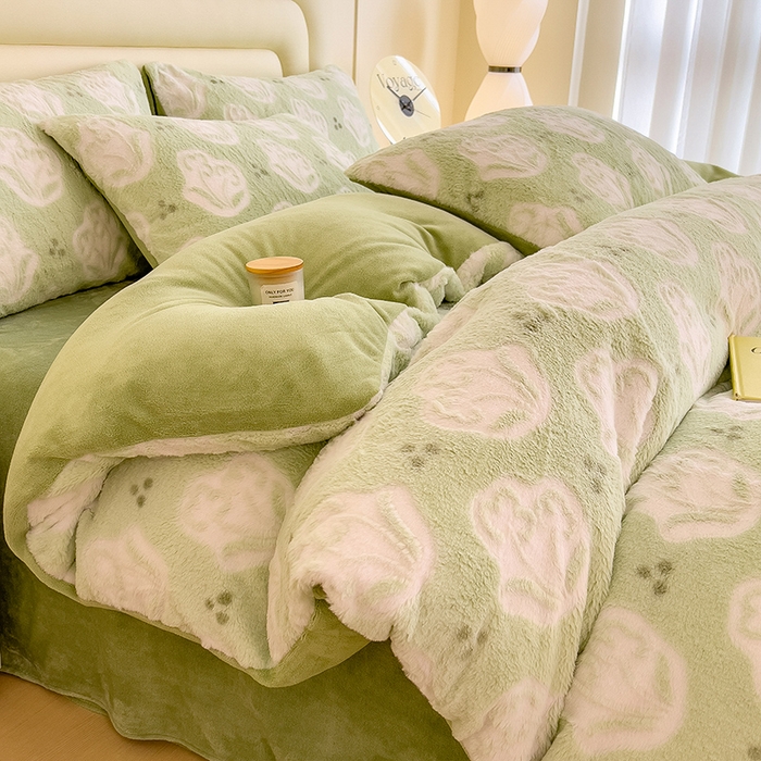 91家纺网 家纺一手货源 找家纺 摩妮卡 2025新款A类加厚兔毛雕花牛奶绒四件套 茶花-绿