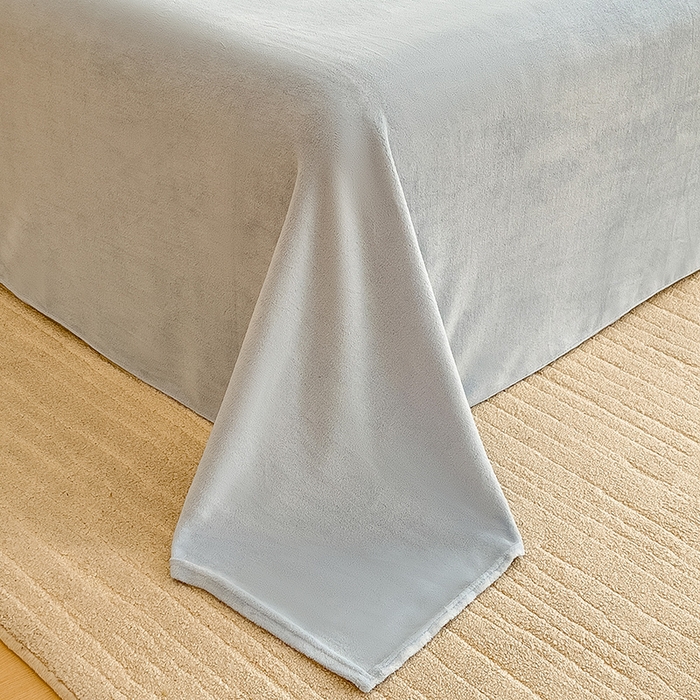 91家纺网 家纺一手货源 找家纺 摩妮卡 2025新款A类加厚兔毛雕花牛奶绒四件套 繁花-浅蓝