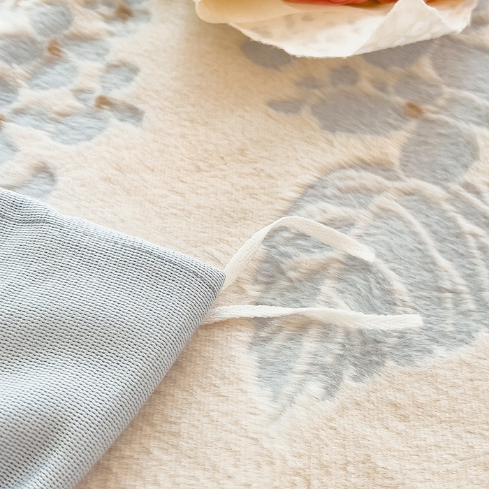 91家纺网 家纺一手货源 找家纺 摩妮卡 2025新款A类加厚兔毛雕花牛奶绒四件套 繁花-浅蓝