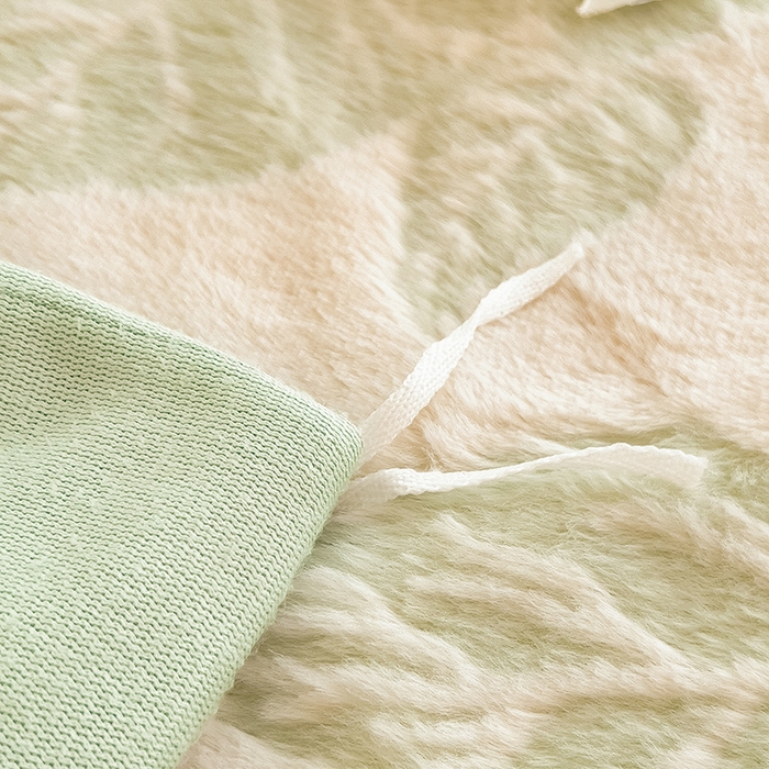 91家纺网 家纺一手货源 找家纺 摩妮卡 2025新款A类加厚兔毛雕花牛奶绒四件套 繁花-浅绿