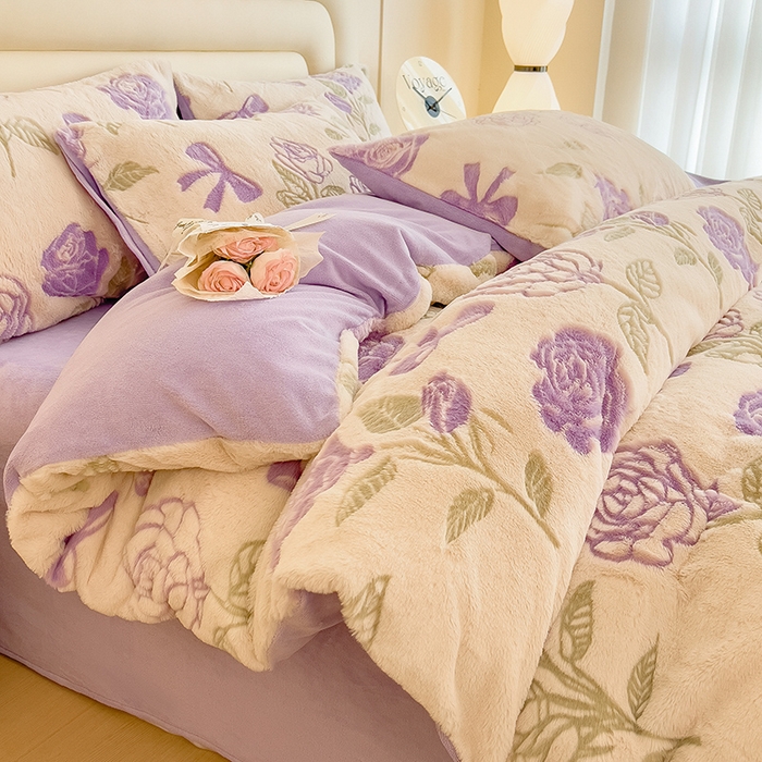 91家纺网 家纺一手货源 找家纺 摩妮卡 2025新款A类加厚兔毛雕花牛奶绒四件套 向阳花开-紫