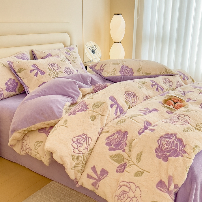 91家纺网 家纺一手货源 找家纺 摩妮卡 2025新款A类加厚兔毛雕花牛奶绒四件套 向阳花开-紫