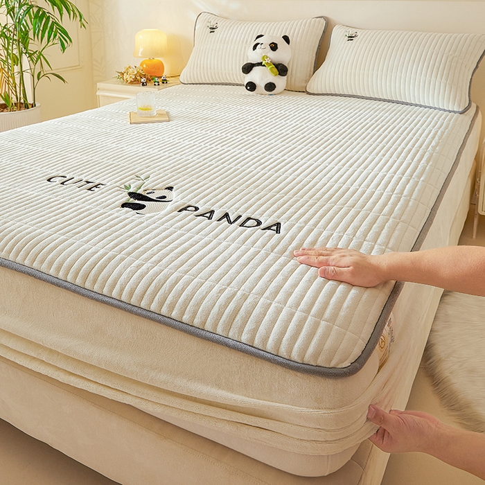 （总）摩妮卡 2025新款刺绣牛奶绒夹棉床笠床垫保护套三件套