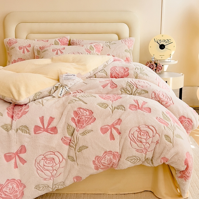 91家纺网 家纺一手货源 找家纺 （总）摩妮卡 2025新款A类加厚兔毛雕花牛奶绒四件套