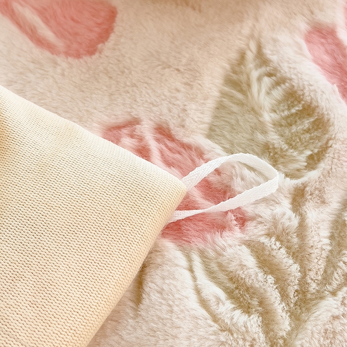 91家纺网 家纺一手货源 找家纺 （总）摩妮卡 2025新款A类加厚兔毛雕花牛奶绒四件套