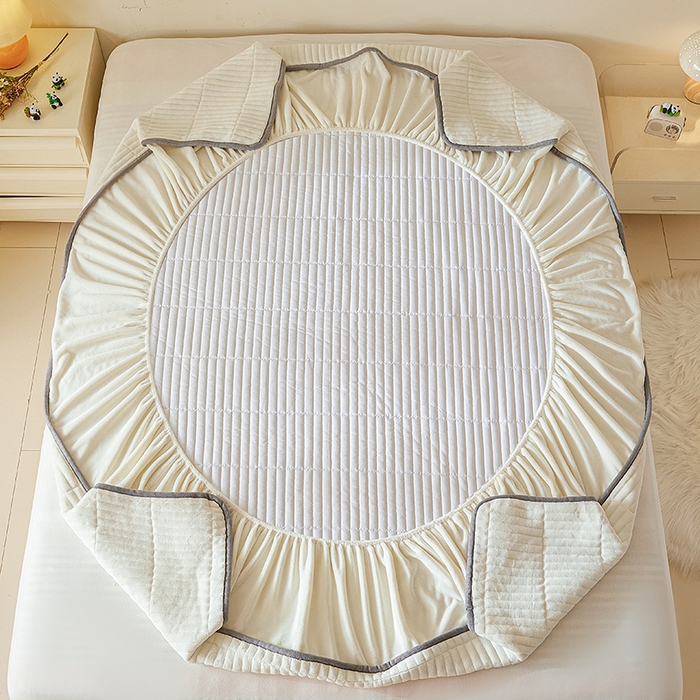 91家纺网 家纺一手货源 找家纺 （总）摩妮卡 2025新款刺绣牛奶绒夹棉床笠床垫保护套三件套