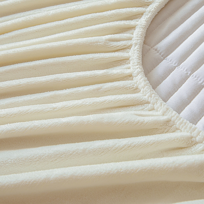 91家纺网 家纺一手货源 找家纺 摩妮卡 2025新款刺绣牛奶绒夹棉床笠床垫保护套三件套 熊猫-白