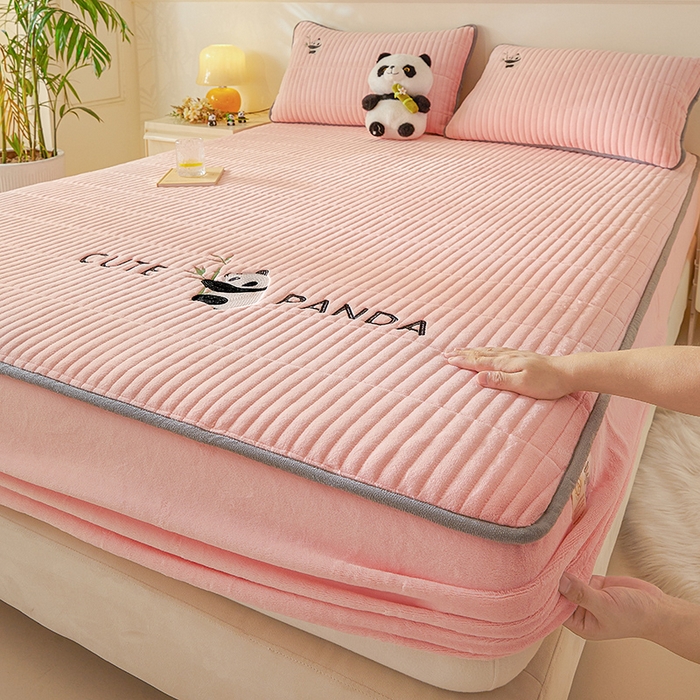 摩妮卡 2025新款刺绣牛奶绒夹棉床笠床垫保护套三件套 熊猫-粉