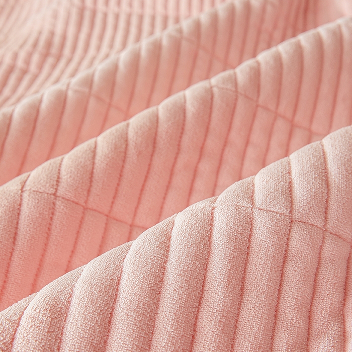 91家纺网 家纺一手货源 找家纺 摩妮卡 2025新款刺绣牛奶绒夹棉床笠床垫保护套三件套 熊猫-粉