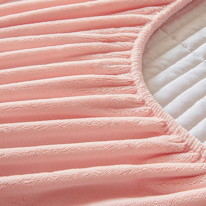 91家纺网 家纺一手货源 找家纺 摩妮卡 2025新款刺绣牛奶绒夹棉床笠床垫保护套三件套 熊猫-粉