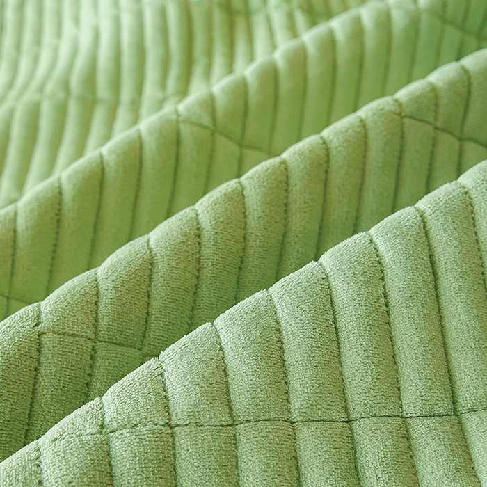 91家纺网 家纺一手货源 找家纺 摩妮卡 2025新款刺绣牛奶绒夹棉床笠床垫保护套三件套 熊猫-绿