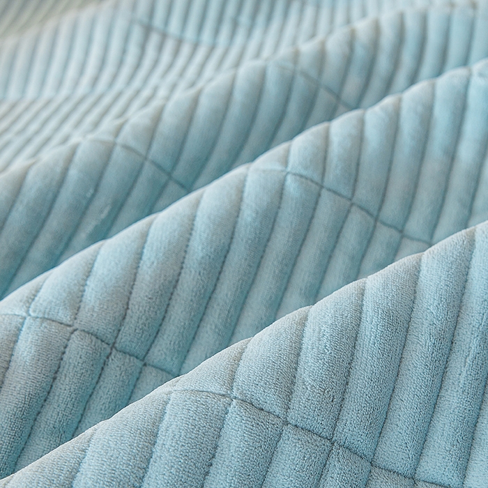 91家纺网 家纺一手货源 找家纺 摩妮卡 2025新款刺绣牛奶绒夹棉床笠床垫保护套三件套 熊猫-蓝