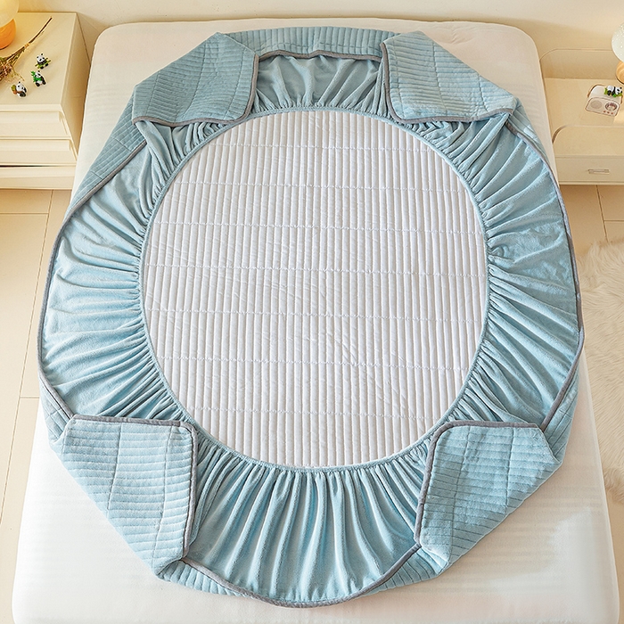 91家纺网 家纺一手货源 找家纺 摩妮卡 2025新款刺绣牛奶绒夹棉床笠床垫保护套三件套 熊猫-蓝