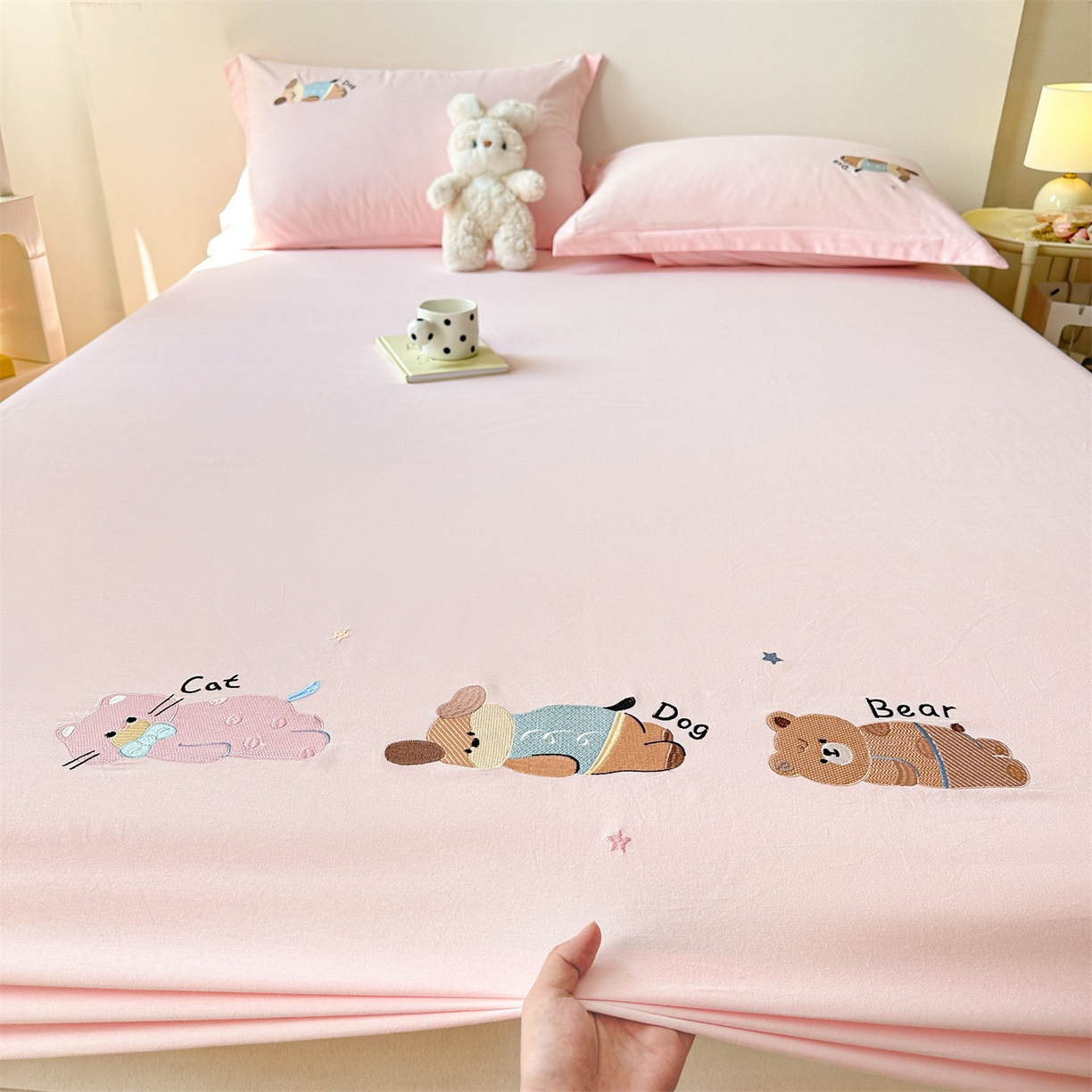 91家纺网 家纺一手货源 找家纺 笙意家纺 2025新款全棉纯棉磨毛刺绣单品床笠 床笠单件 萌宠-绯粉