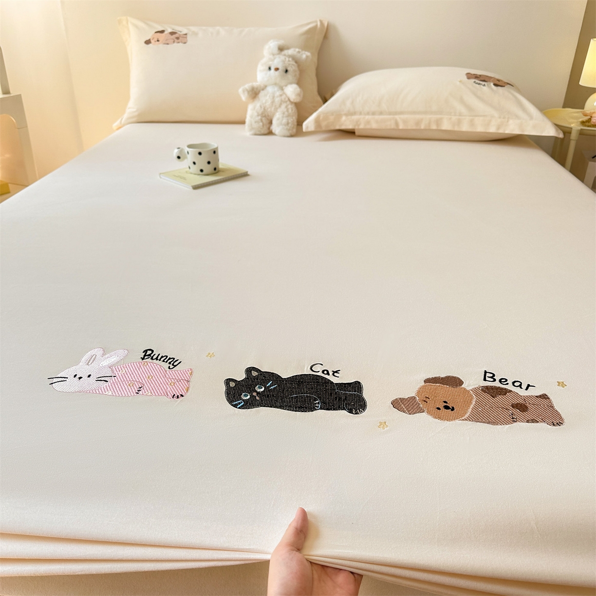 91家纺网 家纺一手货源 找家纺 笙意家纺 2025新款全棉纯棉磨毛刺绣单品床笠 床笠单件 萌宠-柔雾米