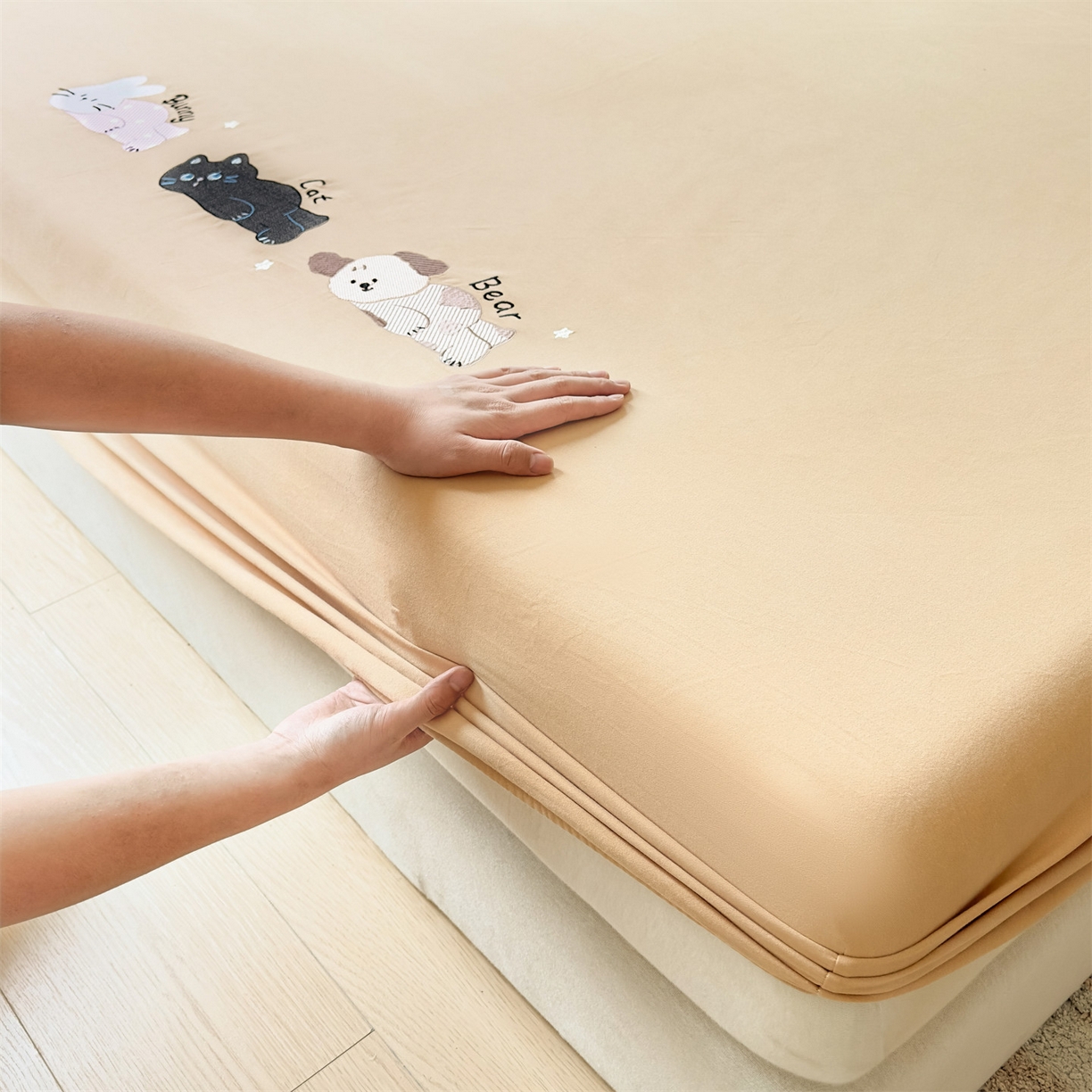 91家纺网 家纺一手货源 找家纺 笙意家纺 2025新款全棉纯棉磨毛刺绣单品床笠 床笠单件 萌宠-贝卡黄